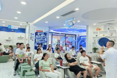 重庆爱成眼科医院摘镜高峰期，如何高效节省时间
